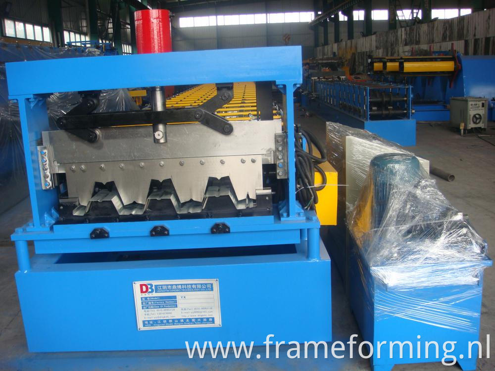 Galvanized Roofing Metal Sheet Roll Forming Machine